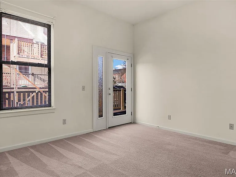 Spacious 3-Floor Soulard Townhome & New Amenities! Soulard full-size photo 5