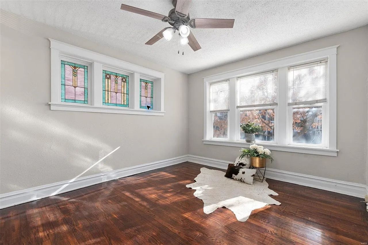 Coming Soon: Beautiful 2-Bed / 1-Bath Apartment in Southwest Garden full-size photo 9