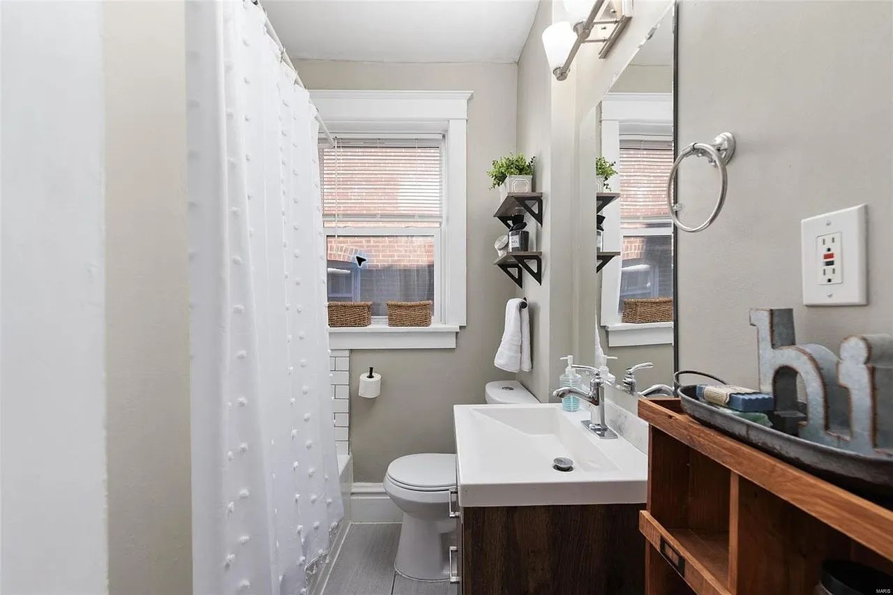 Coming Soon: Beautiful 2-Bed / 1-Bath Apartment in Southwest Garden full-size photo 20