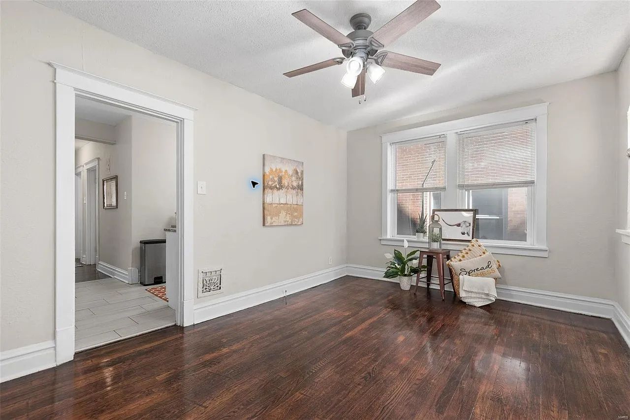 Coming Soon: Beautiful 2-Bed / 1-Bath Apartment in Southwest Garden full-size photo 11