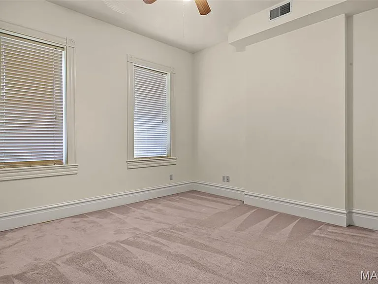 Spacious 3-Floor Soulard Townhome & New Amenities! Soulard full-size photo 7