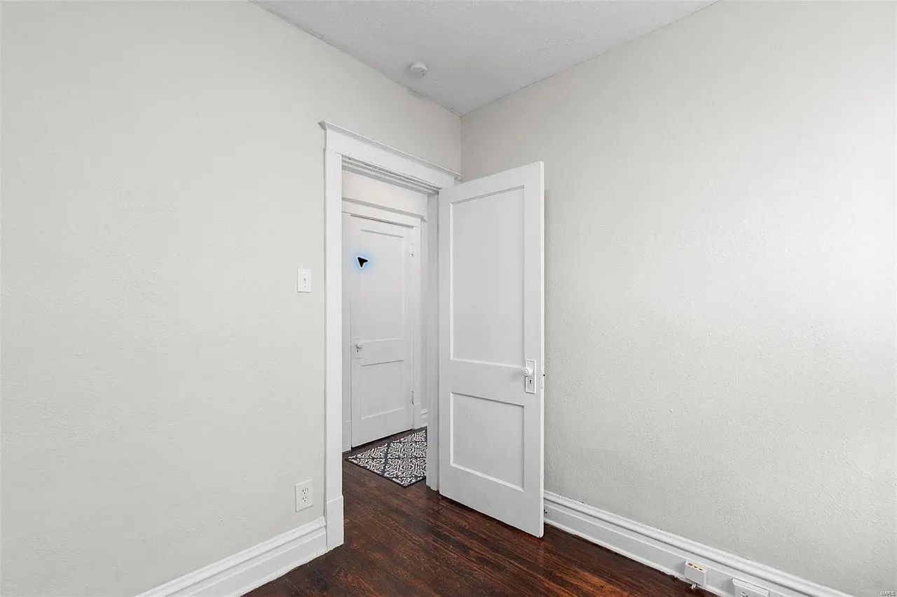 Coming Soon: Beautiful 2-Bed / 1-Bath Apartment in Southwest Garden full-size photo 16