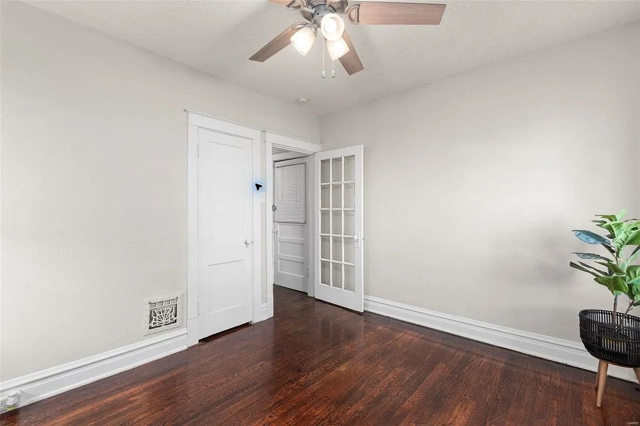 Coming Soon: Beautiful 2-Bed / 1-Bath Apartment in Southwest Garden full-size photo 18