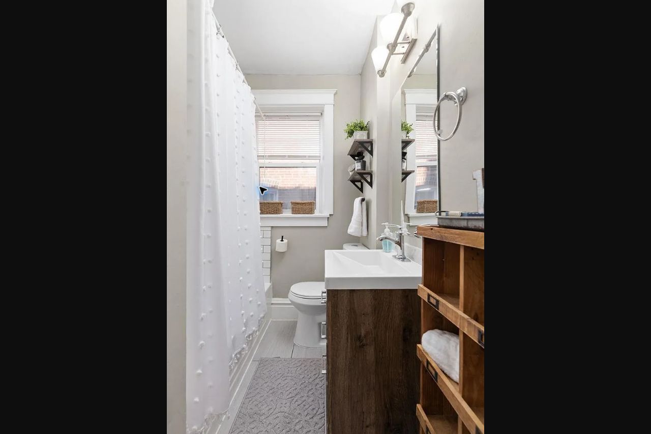 Coming Soon: Beautiful 2-Bed / 1-Bath Apartment in Southwest Garden full-size photo 22