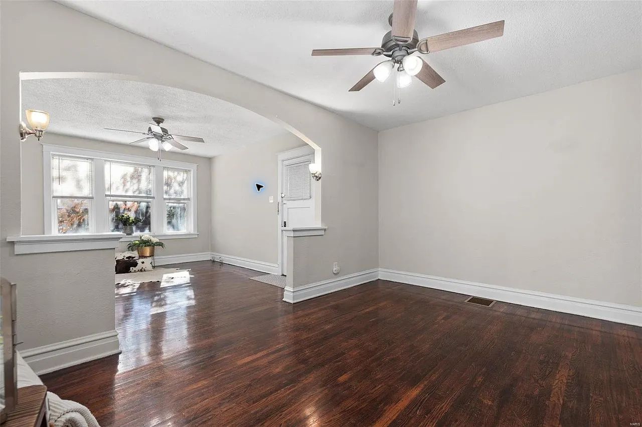 Coming Soon: Beautiful 2-Bed / 1-Bath Apartment in Southwest Garden full-size photo 12