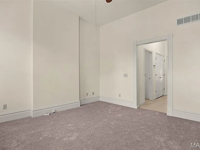 Spacious 3-Floor Soulard Townhome & New Amenities! Soulard full-size photo 9