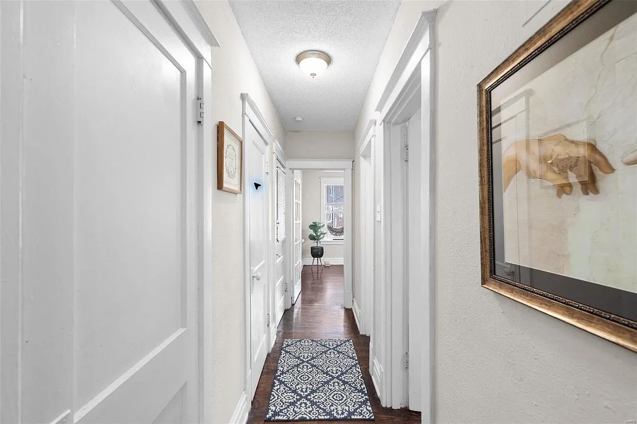 Coming Soon: Beautiful 2-Bed / 1-Bath Apartment in Southwest Garden full-size photo 18