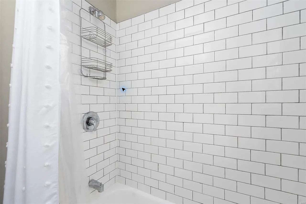 Coming Soon: Beautiful 2-Bed / 1-Bath Apartment in Southwest Garden full-size photo 23