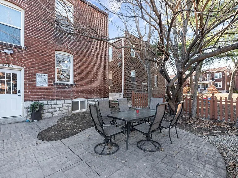 Coming Soon: Beautiful 2-Bed / 1-Bath Apartment in Southwest Garden full-size photo 29