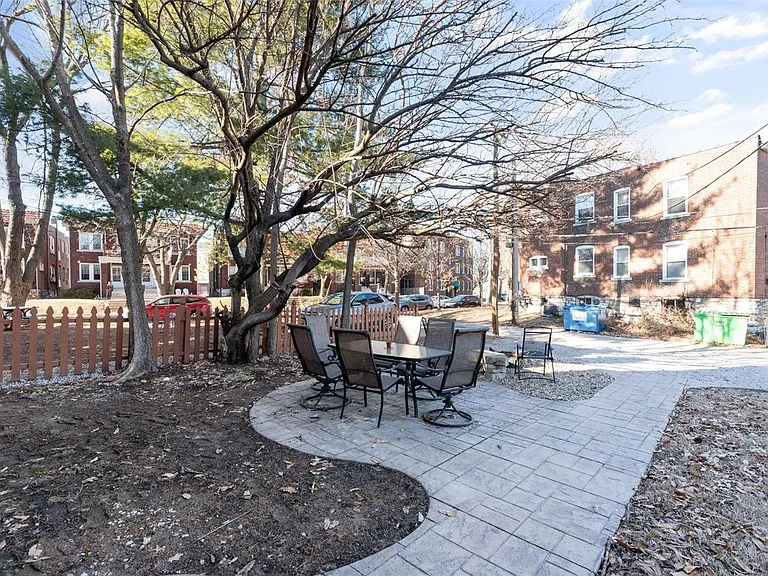 Coming Soon: Beautiful 2-Bed / 1-Bath Apartment in Southwest Garden full-size photo 30