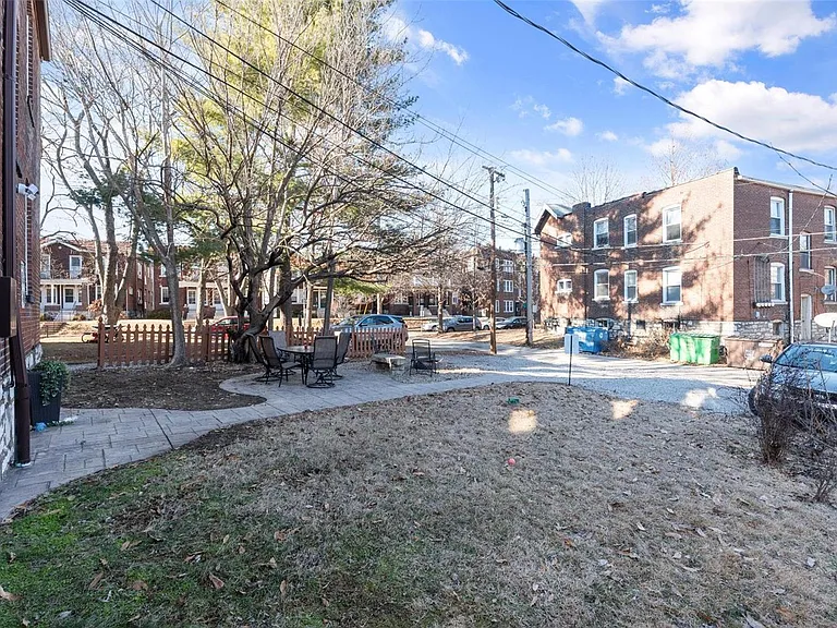 Coming Soon: Beautiful 2-Bed / 1-Bath Apartment in Southwest Garden full-size photo 32