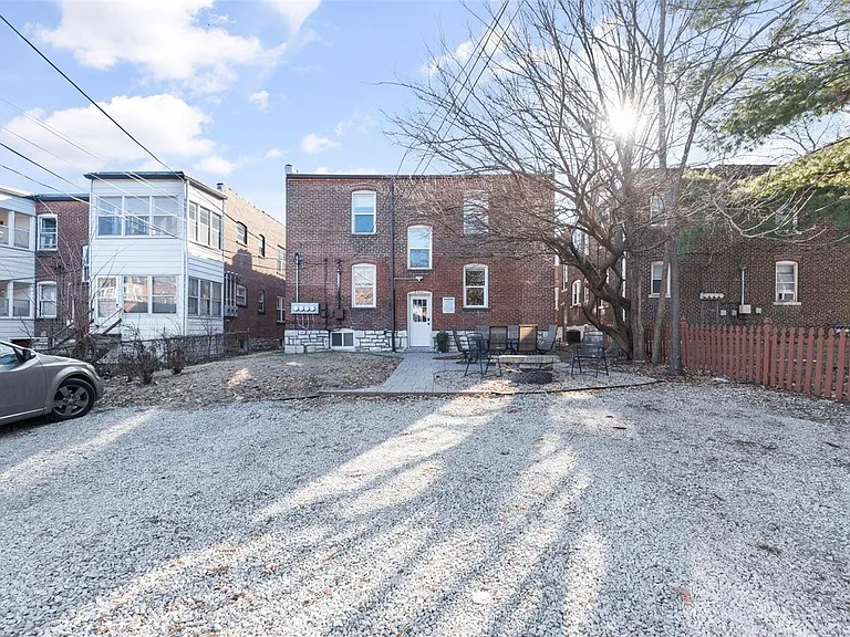 Coming Soon: Beautiful 2-Bed / 1-Bath Apartment in Southwest Garden full-size photo 33