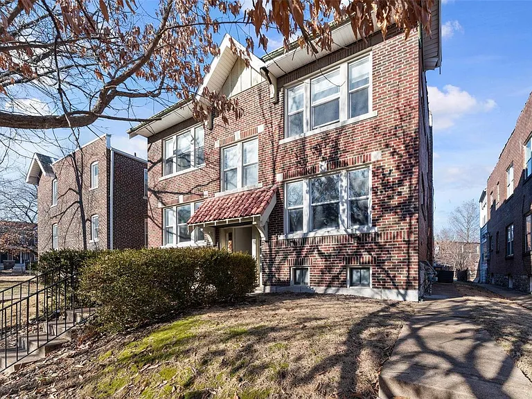 Coming Soon: Beautiful 2-Bed / 1-Bath Apartment in Southwest Garden full-size photo 9