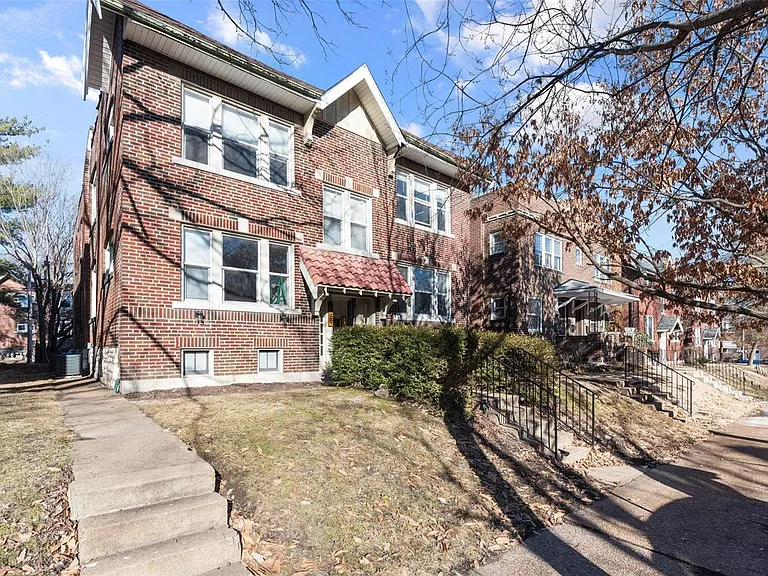 Coming Soon: Beautiful 2-Bed / 1-Bath Apartment in Southwest Garden full-size photo 7