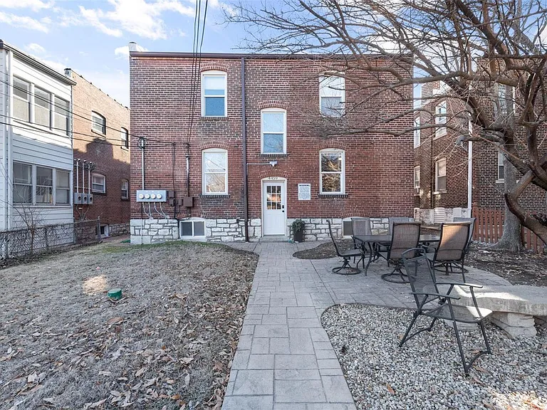 Coming Soon: Beautiful 2-Bed / 1-Bath Apartment in Southwest Garden full-size photo 28