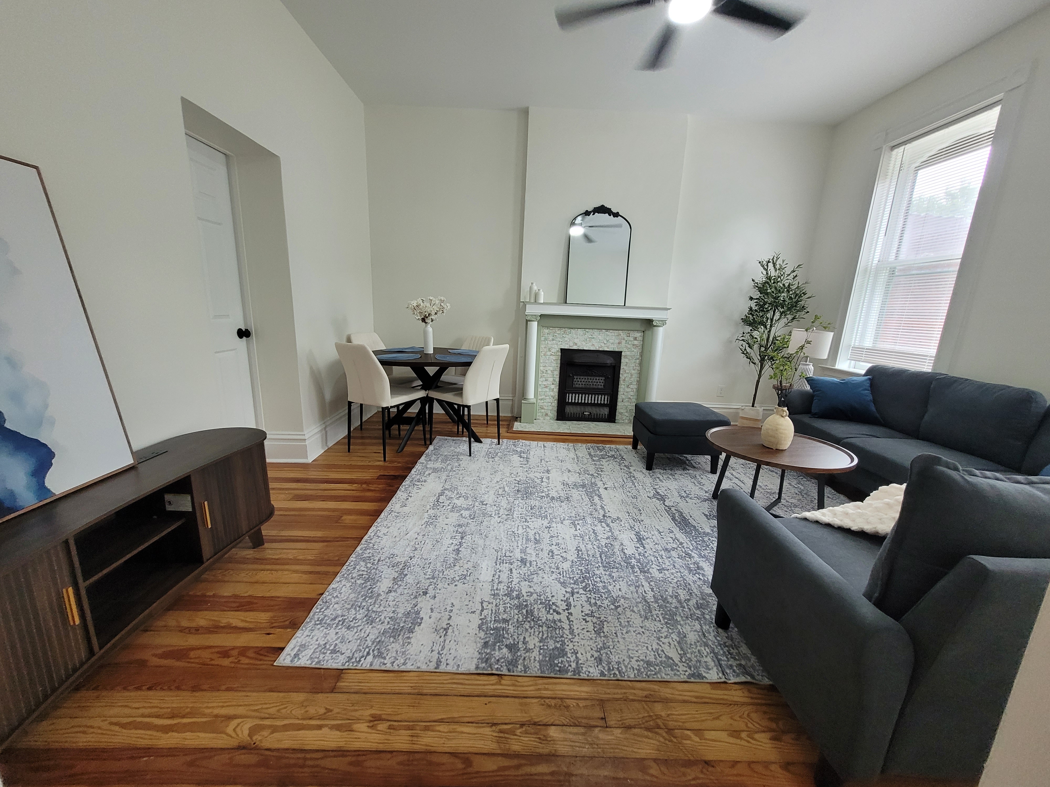 Coming Soon! Sunlit 2BD furnished Apt fully furnished full-size photo 3