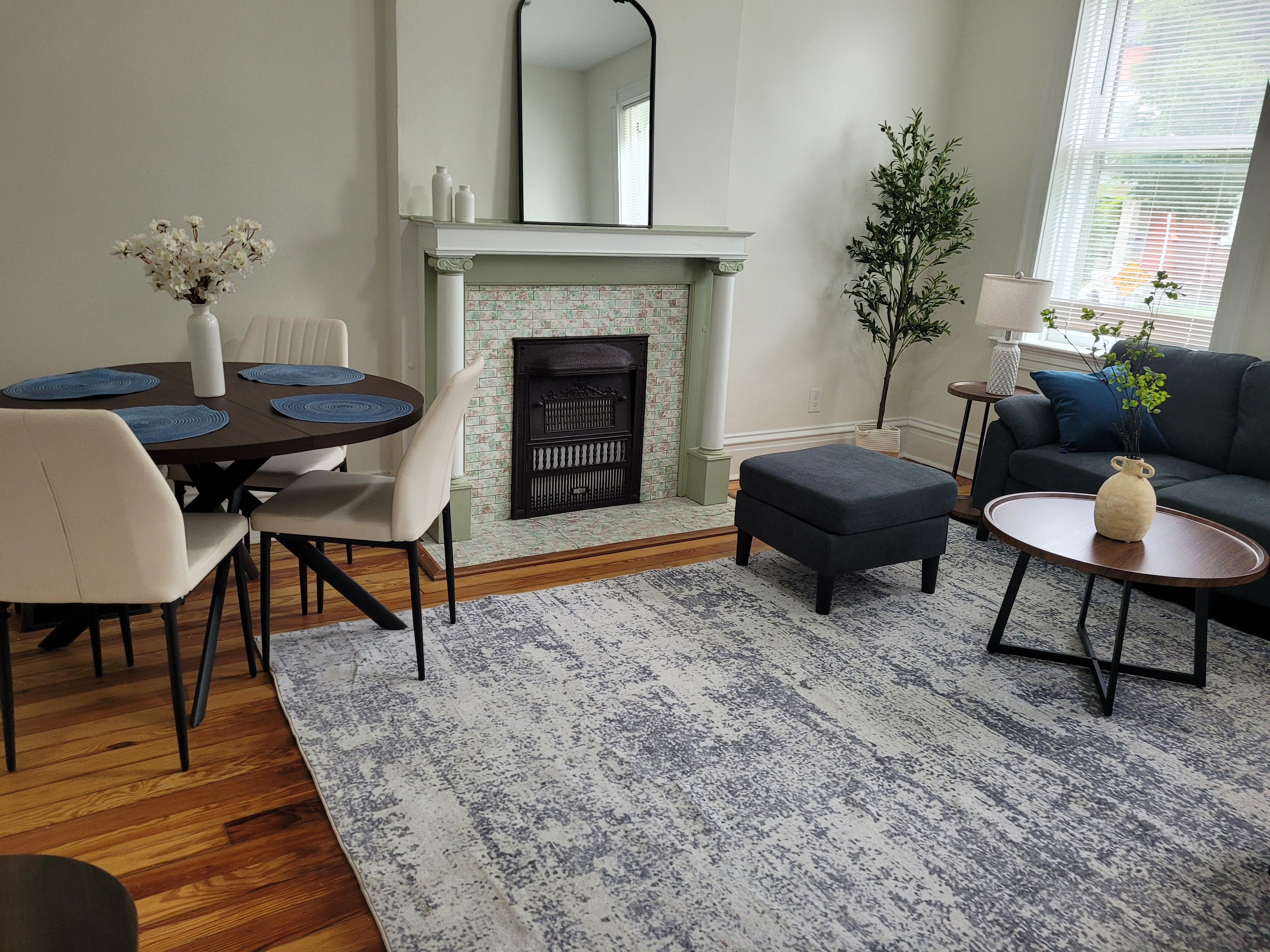 Coming Soon! Sunlit 2BD furnished Apt fully furnished full-size photo 9