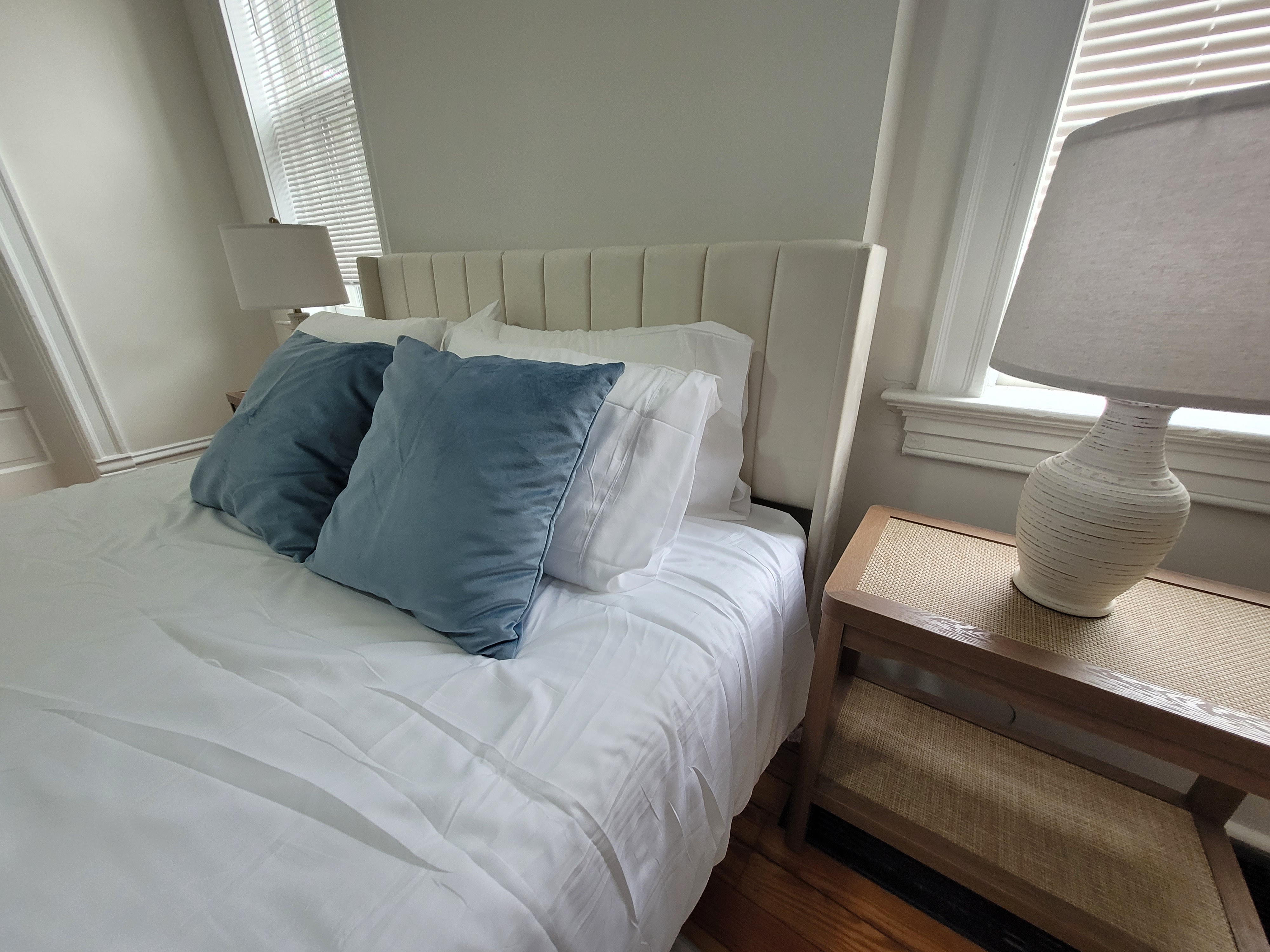 Coming Soon! Sunlit 2BD furnished Apt fully furnished full-size photo 16