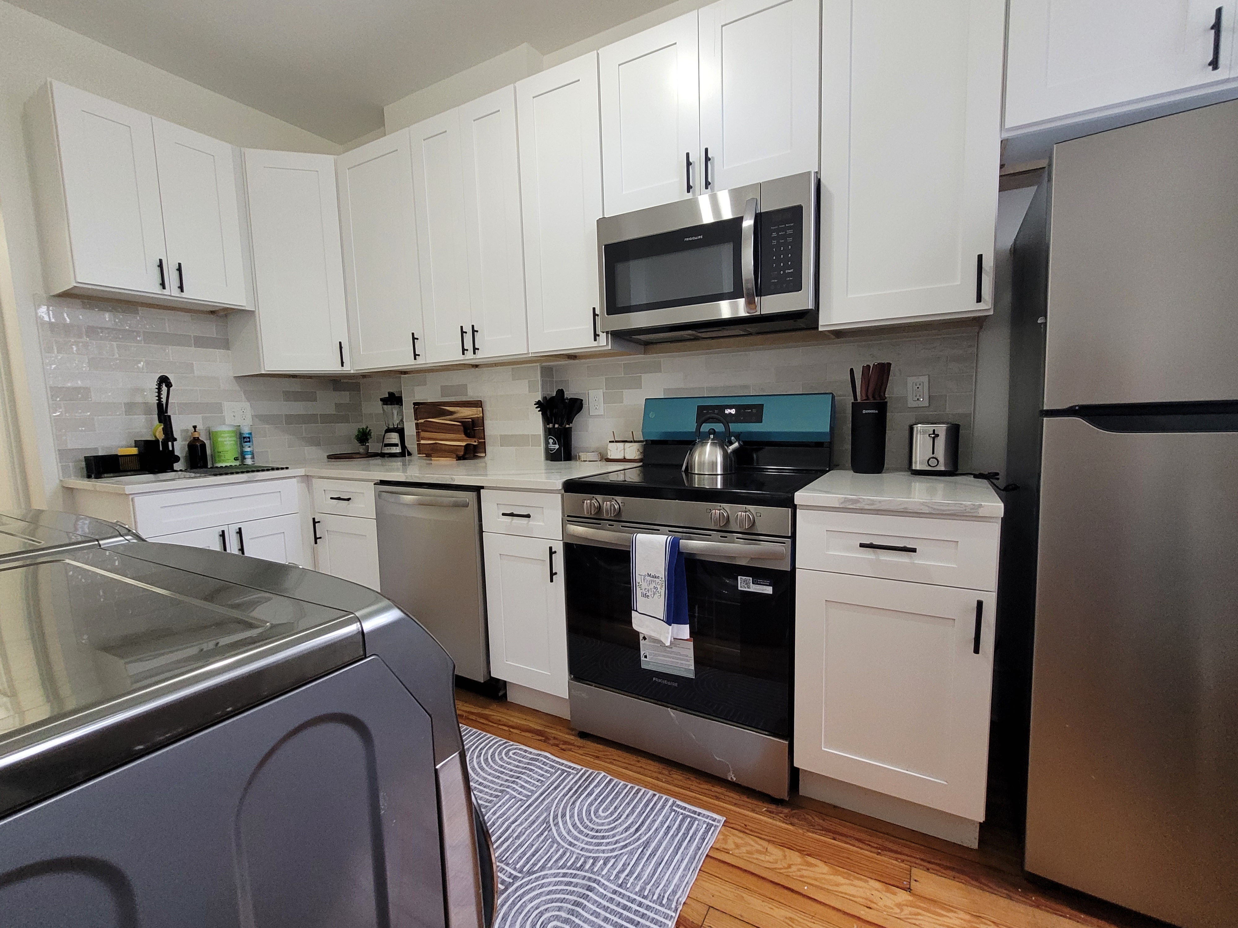 Coming Soon! Sunlit 2BD furnished Apt fully furnished full-size photo 31