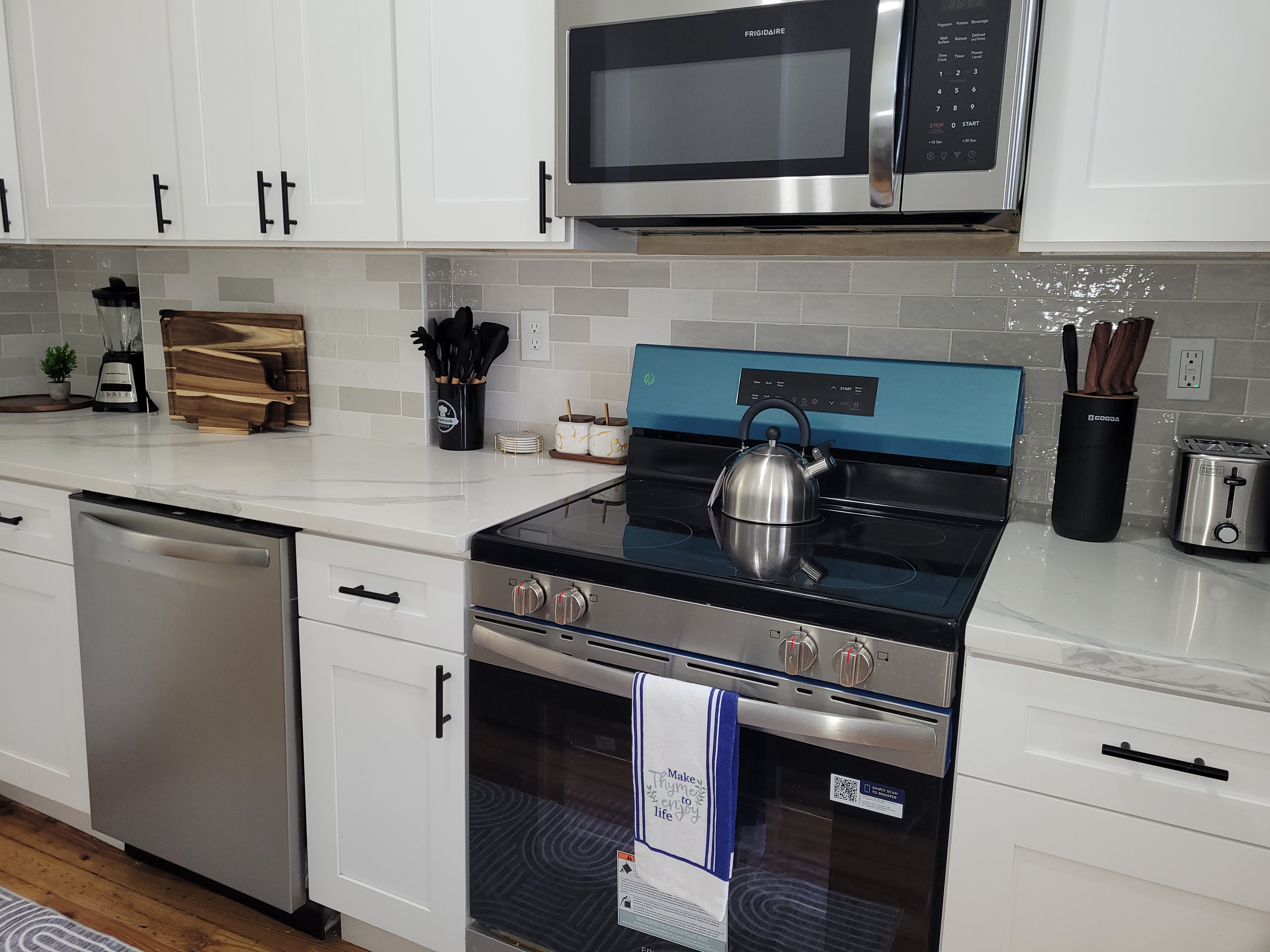 Coming Soon! Sunlit 2BD furnished Apt fully furnished full-size photo 33